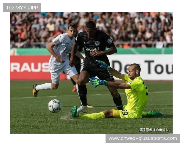 某汽车品牌延续德甲裁判用车赞助合约 展现对足球赛事的持续支持 某汽车品牌延续德甲裁判用车赞助合约 展现对足球赛事的持续支持